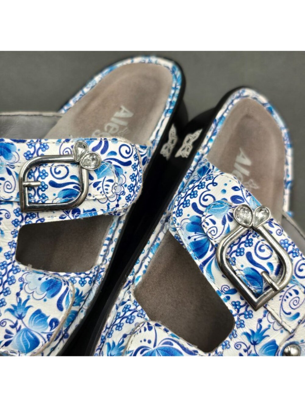Alegria Peggy Wedge Slip On Sandals Size 37 Blue White Floral Rhinestone Buckle - Picture 10 of 12